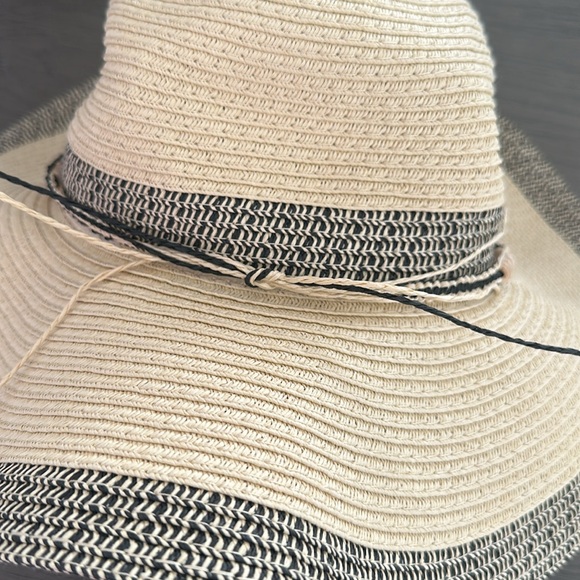 Round hat - Picture 4 of 6
